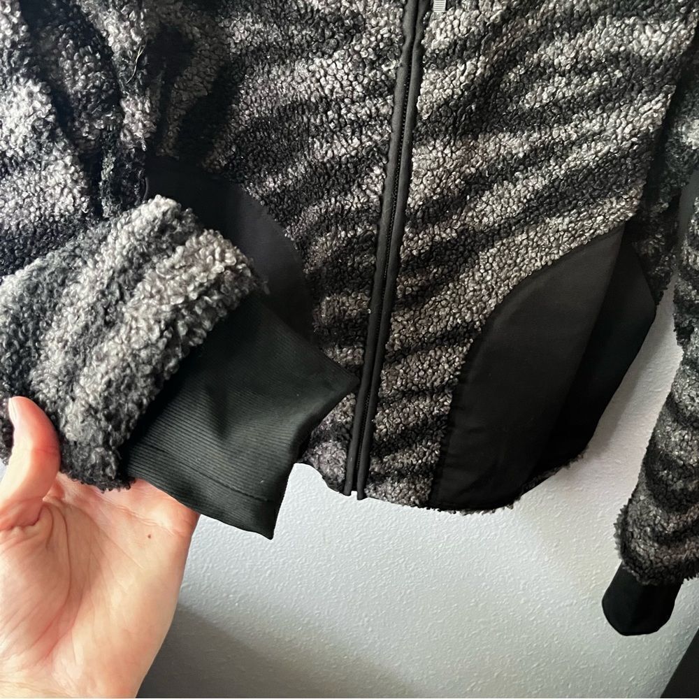 Varley Sherpa Zip Jacket - Picture 6 of 6